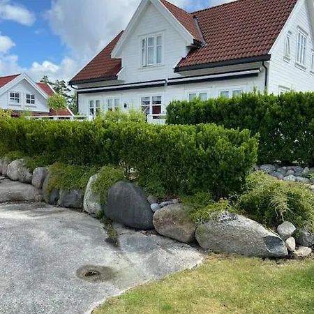 Flott Enebolig Naer Sjoen, Hvaler Og